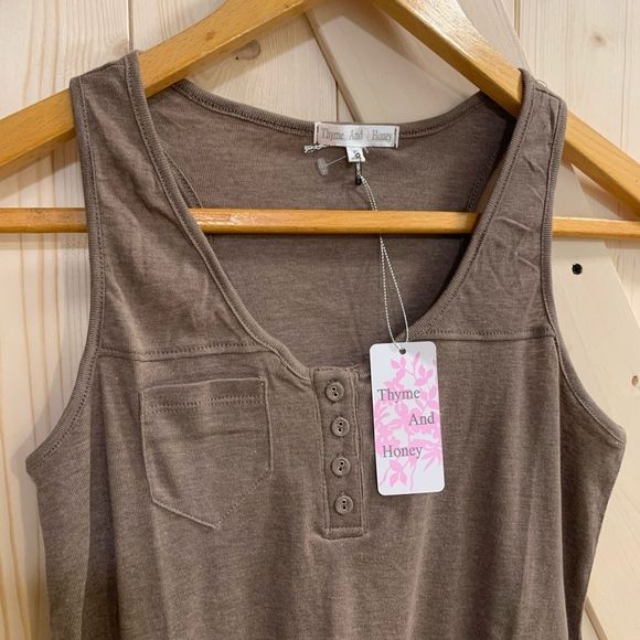 NWT - THYME & HONEY 🍯  Neutral Button Tank - Picture 7 of 7